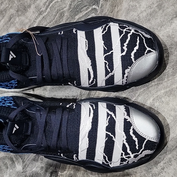 NWT Men\'s Size 10.5 Adidas Trae Young Sneakers